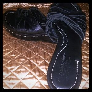 Donald J. Pliner! Gently used black sandal